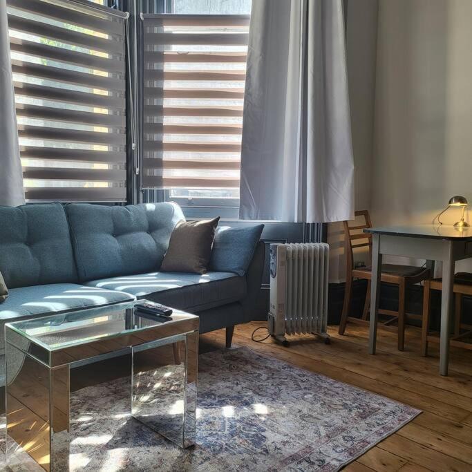 21 Mini Loft Apartment - Great Location - Comfy King Size Bed Brighton Екстериор снимка