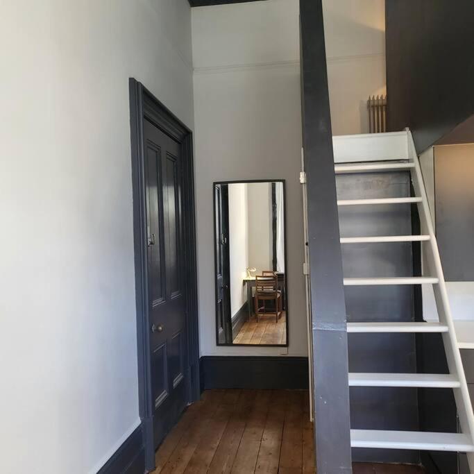 21 Mini Loft Apartment - Great Location - Comfy King Size Bed Brighton Екстериор снимка