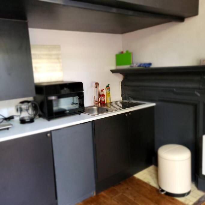 21 Mini Loft Apartment - Great Location - Comfy King Size Bed Brighton Екстериор снимка