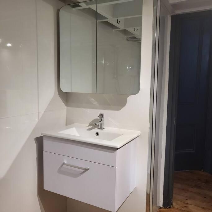 21 Mini Loft Apartment - Great Location - Comfy King Size Bed Brighton Екстериор снимка